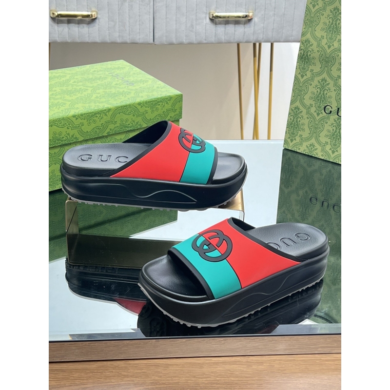 G*u*i slippers